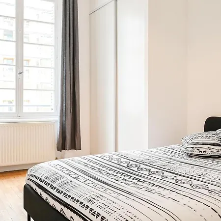 De 3 Chambres, Parking Gratuit, Proche Metro Apartment *
