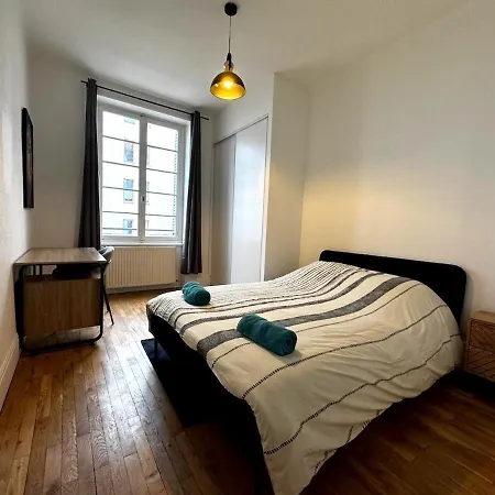 Apartment De 3 Chambres, Parking Gratuit, Proche Metro Oullins