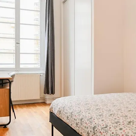 Apartment De 3 Chambres, Parking Gratuit, Proche Metro Oullins