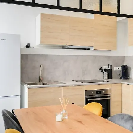 De 3 Chambres, Parking Gratuit, Proche Metro *